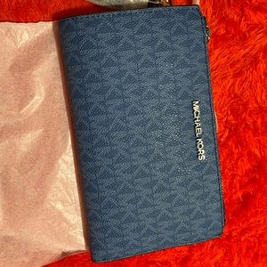 New Jet Set Travel Wrislet